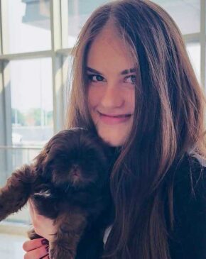alana-with-pet